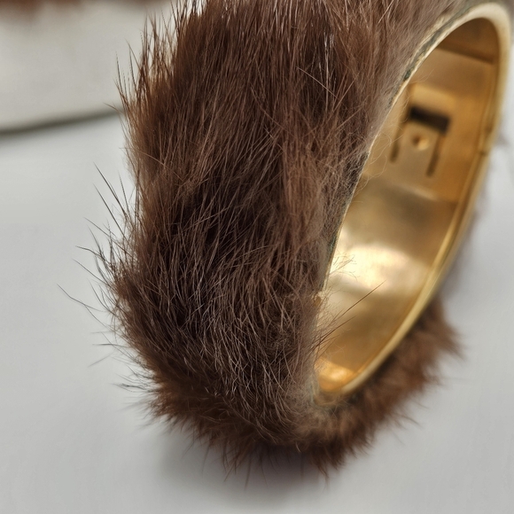 VINTAGE Genuine Mink Fur Bangle Bracelet & Hoop Earrings Set Safety Chain - Picture 3 of 7